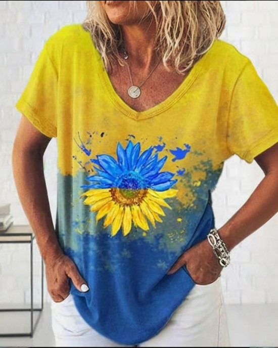 Women's Ukrainian Contrast Floral Print V-neck T-shirt Women's Ukrainian Contrast Floral Print V-neck T-shirt
