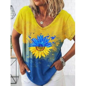 Women's Ukrainian Contrast Floral Print V-neck T-shirt