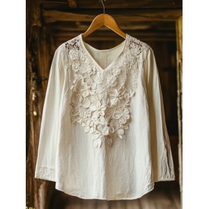 Women's Retro Floral Lace Embroidery Art V-neck Shirt