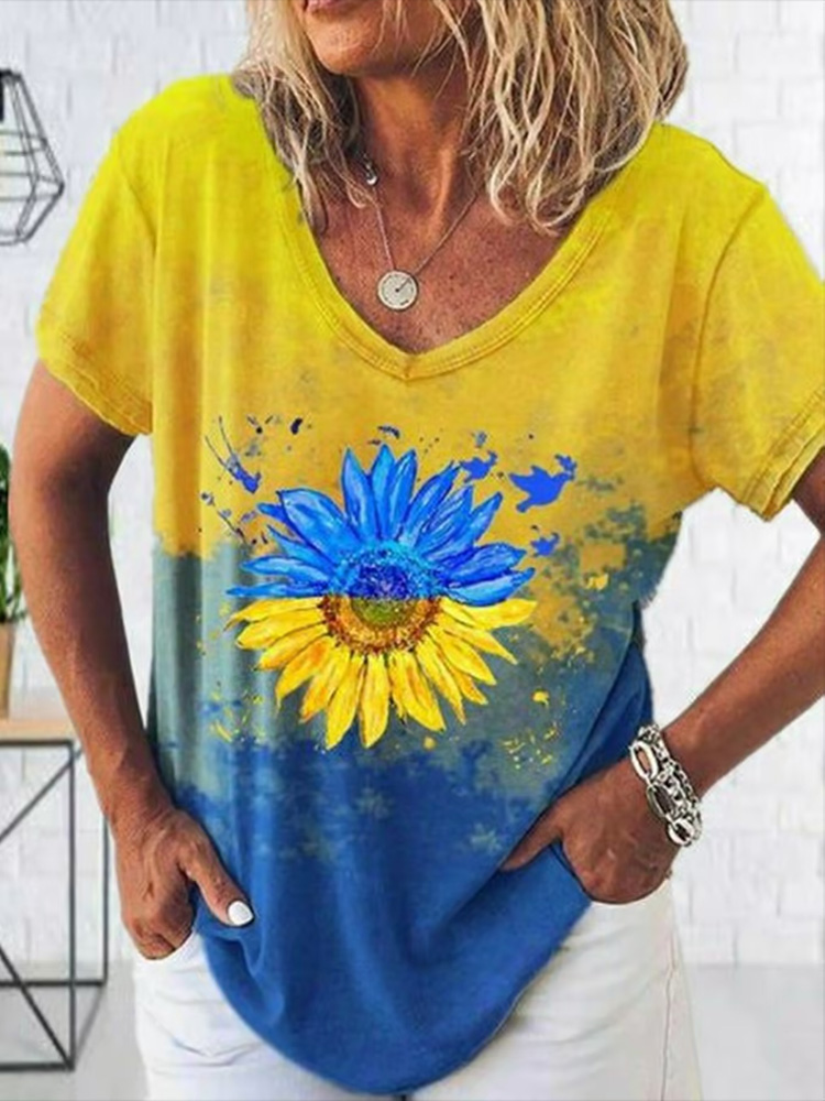 Women's Ukrainian Contrast Floral Print V-neck T-shirt